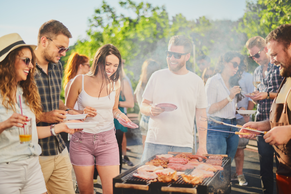 Casual barbecue with my partner and some of his colleagues : r/OUTFITS