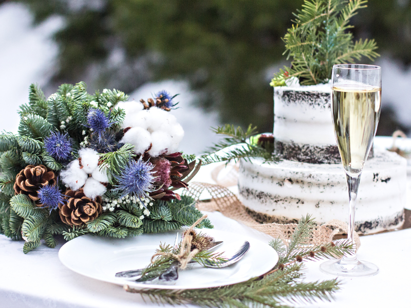 10 cost-saving ideas for your Christmas wedding 