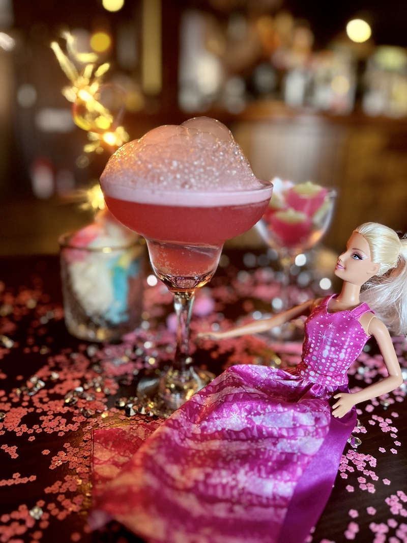 Host a birthday party with our pink Barbie Dreamland Decorations