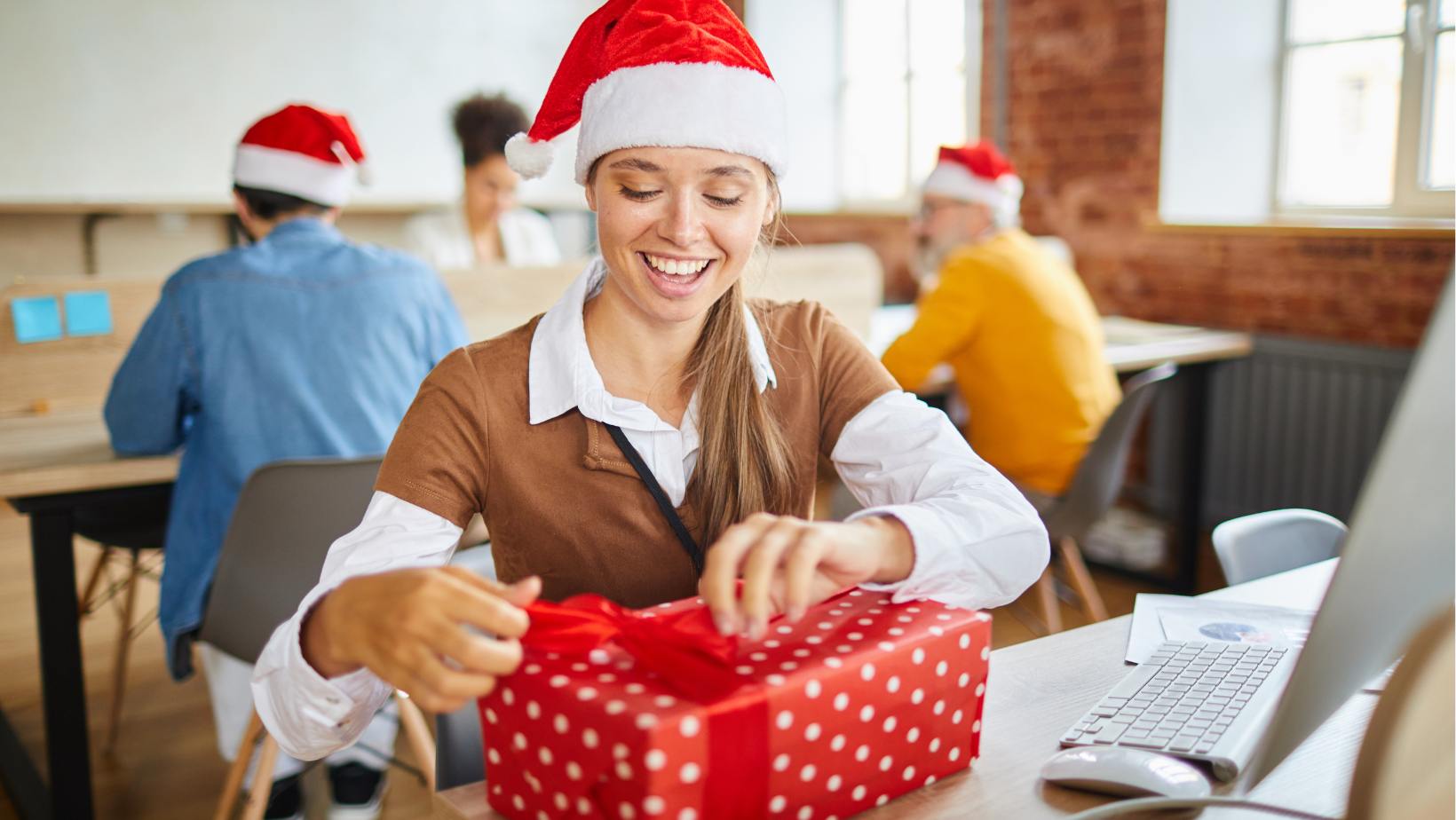 What Do You Put in an Employee Christmas Goodie Bag?