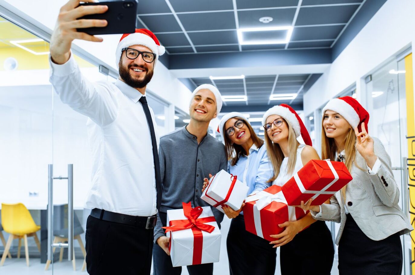 How to socialise at the work Christmas party